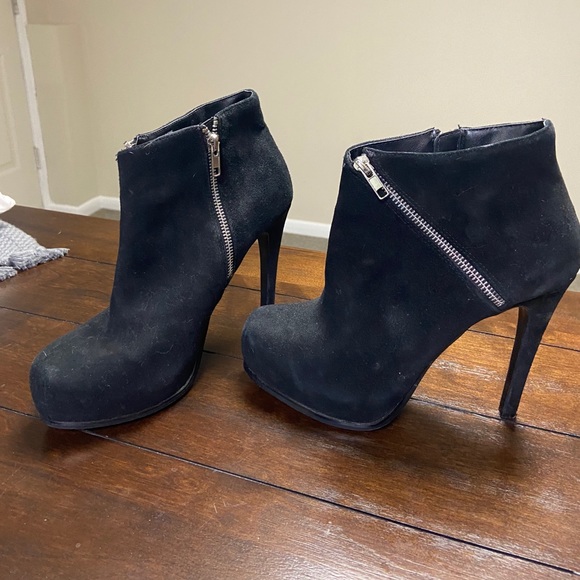 Steve Madden Booties - Picture 2 of 2